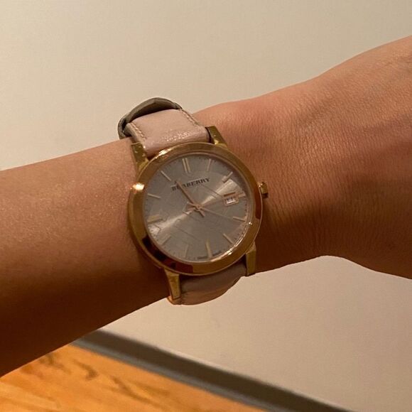 🌺Host’s Pick x 2🌺 Authentic Burberry Rose Gold Tone Leather Watch BU9109 Swiss - Picture 2 of 10